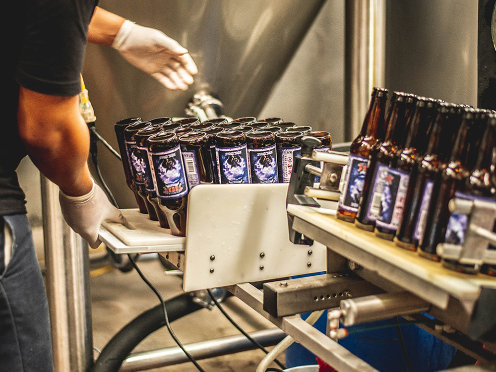 為什么啤酒瓶都是棕色和綠色的？